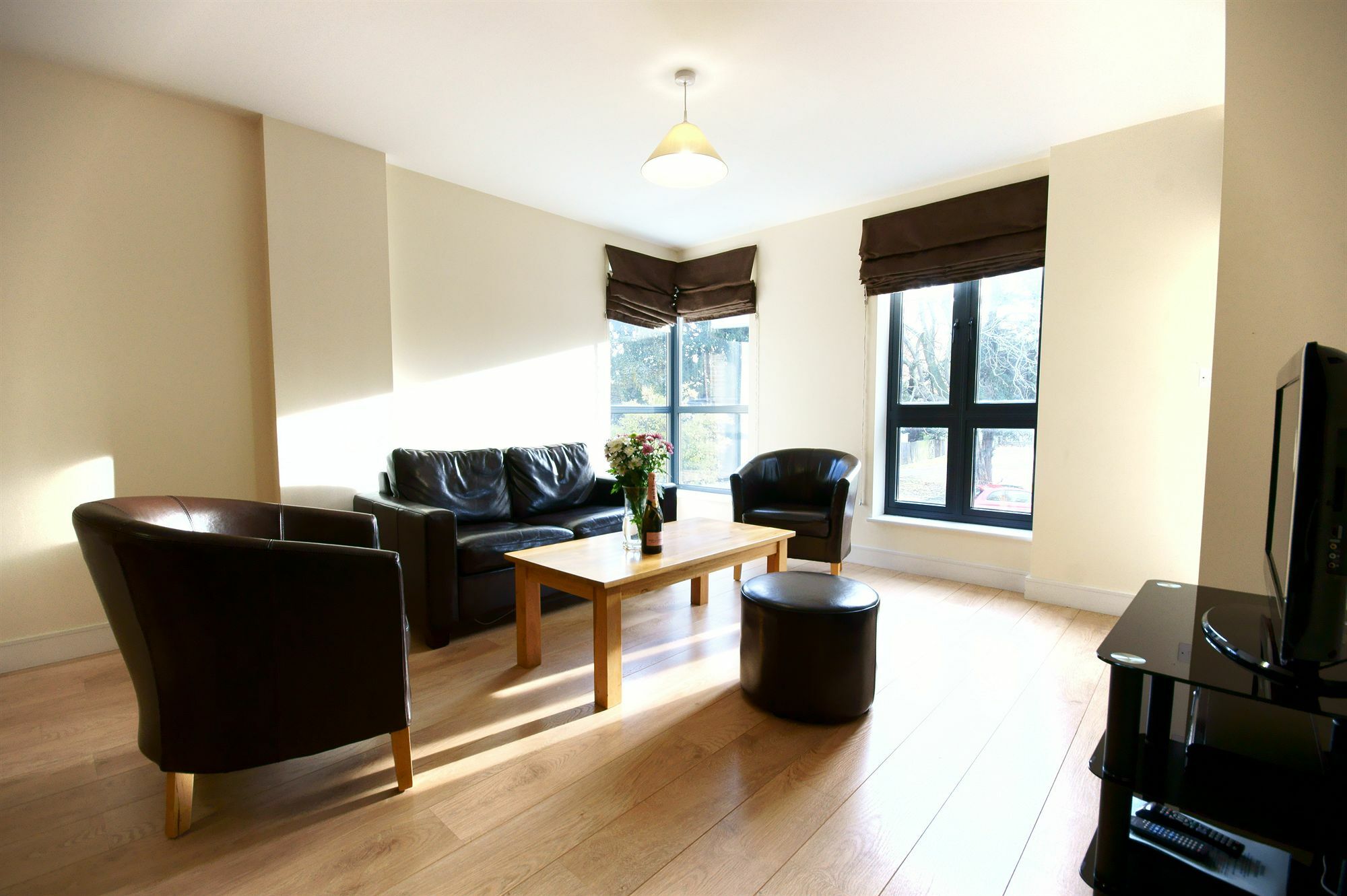 Lodge Drive Serviced Apartments Enfield Kültér fotó